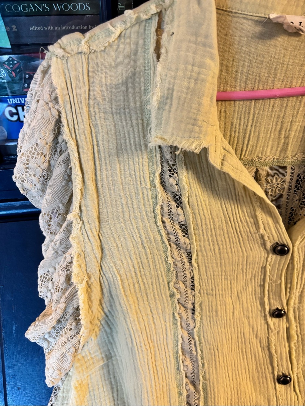 POL Pale celery Lace-Trim Button Down Women's Top - Picture 2 of 4